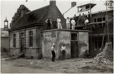 363 Het bouwen van een woning aan de achterzijde van het leegstaande gemeentehuis van Tongelre, 1929 - 1931
